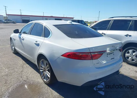 2016 Jaguar Xf 35T Prestige z USA, uszkodzony, nr VIN SAJBE4BV8GCY14224